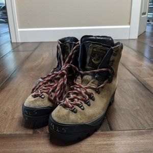 La Sportiva 90s Walking on the Moon boots